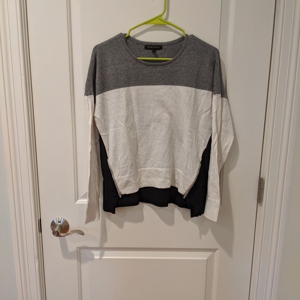 Banana Republic two toned sweater with zippers